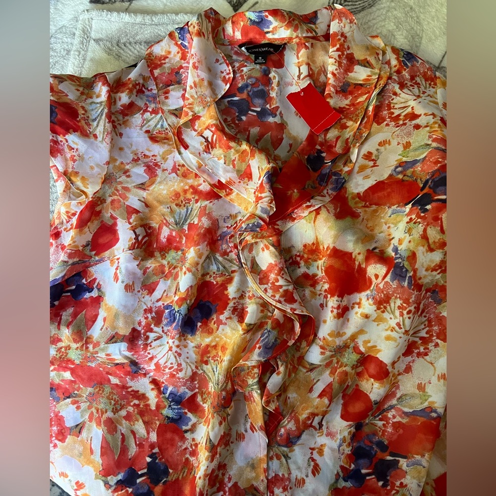 JONES WEARS -blouse / Color Red / Floral With Ruffles / Size 16